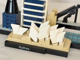 LEGO Architecture Sydney 21032 Complete Set w/Box & Manual (RETIRED) 