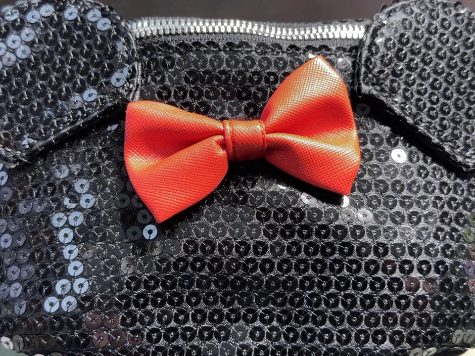 Riñonera Disney Loungefly Minnie Mouse para mujer talla única negra lentejuelas corazón logotipo Foto 3 de 4