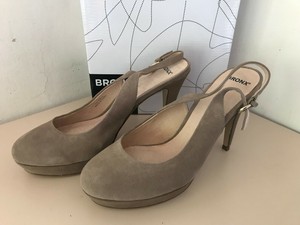 round toe slingback shoes