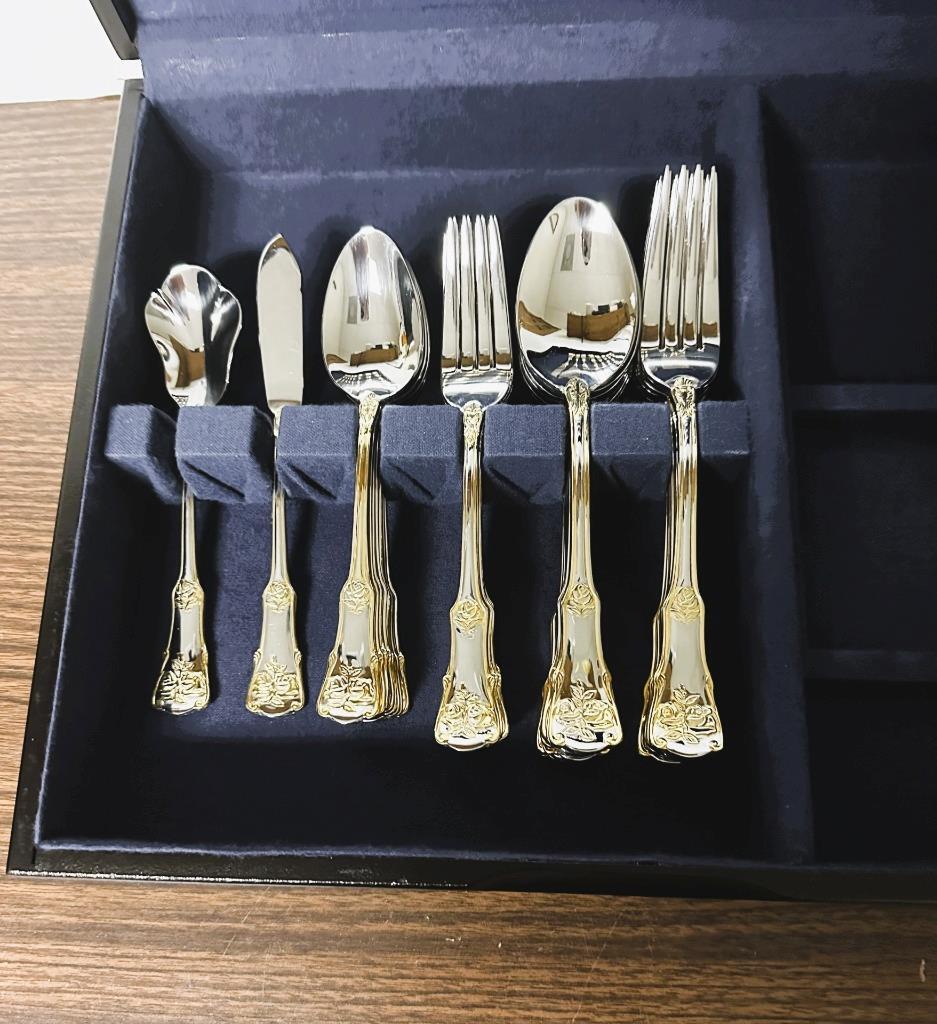 42 Pieces Royal Albert OLD COUNTRY ROSES Service for 8 Flatware