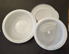 Pampered Chef checker bowl colander and lid 9" X 4" overall