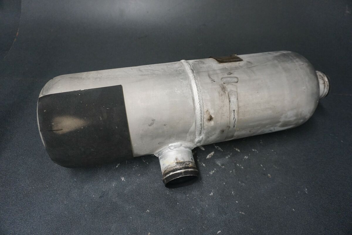 2001-2005 Yamaha OEM Muffler Exhaust Waterlock Box 2001-2005 Yamaha OEM Muffler Exhaust Waterlock Box