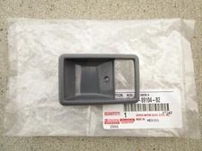 84 - 89 TOYOTA PICKUP FRONT RIGHT SIDE INTERIOR DOOR HANDLE BEZEL TRIM GRAY NEW