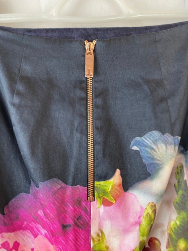 Gonna a matita Ted Baker London Karyce stampa floreale blu scuro taglia 1 US 4 UK 8 - Foto 8 di 15