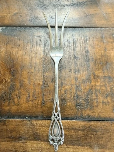 Lunt MONTICELLO Sterling Silver Lemon Fork 5 1/8” No Mono 1908 Pat Jan 28 08
