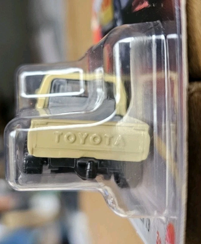 MATCHBOX 2025 - 2017 TOYOTA LANDCRUISER 78 SERIES [TAN] NEAR MINT VHTF CARD GOOD - Image 4 of 4