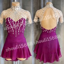The skating skirts for the figure skating performances can be customized.