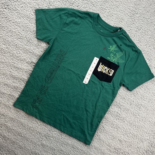 Boy's Size Medium Wicked Paul Tazewell Pocket Short Sleeve Graphic T-Shirt Green - Picture 2 of 5