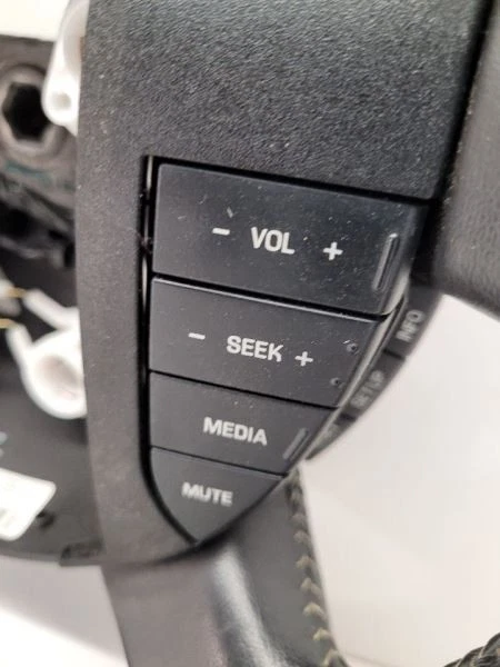 Volante Ford Taurus X 2008 2009 con controles 8G133F563AK35B8 Foto 2 de 4