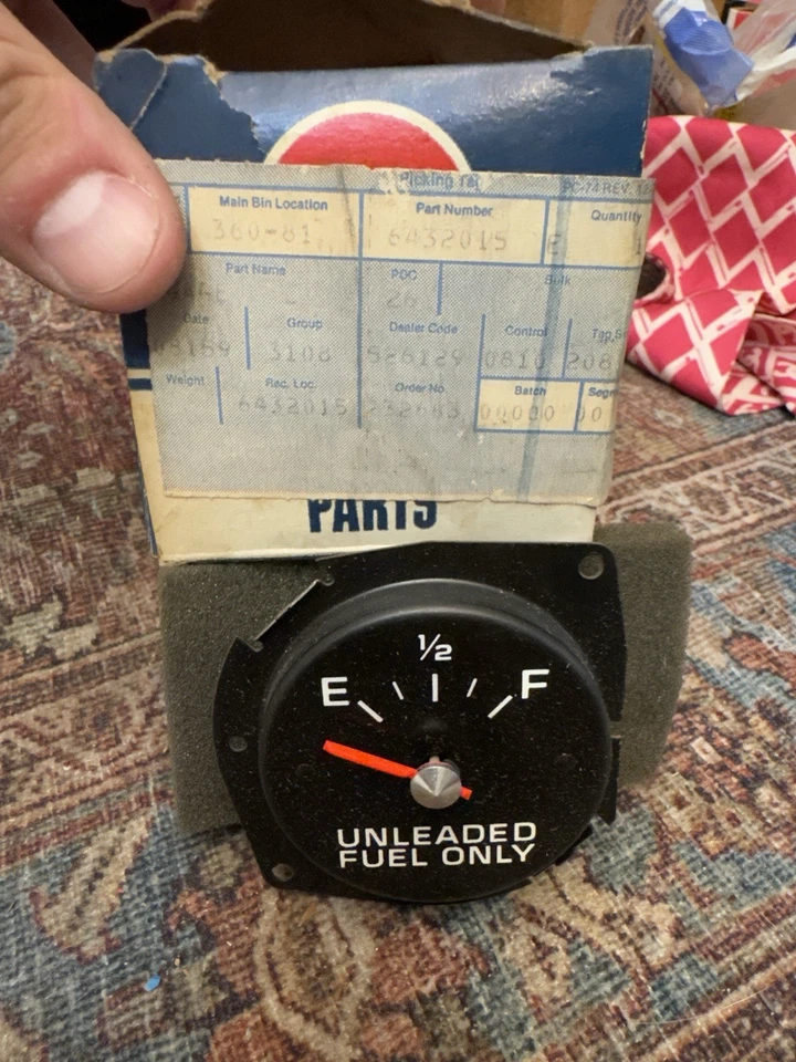 Nuevo de Lote Antiguo GM 6432015 Medidor de Combustible Puntero Rojo 76-79 Caprice Malibu Monte Carlo Fabricante de Equipo Original Foto 2 de 4