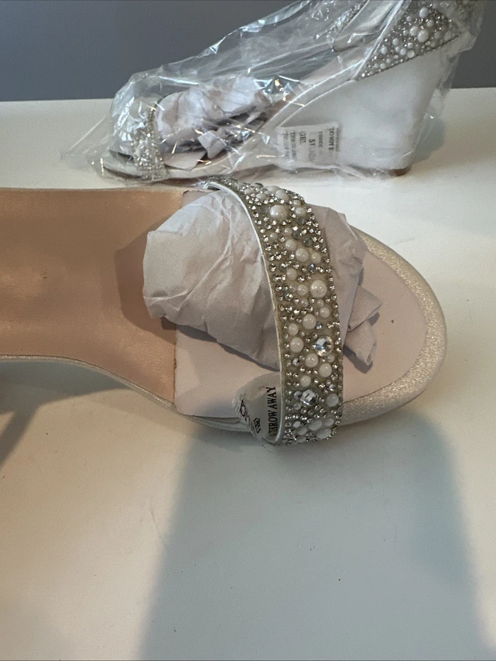 DB STUDIO Bridal Shoe Size 9 - Image 3 of 4