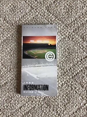 CHICAGO CUBS 1992 MEDIA GUIDE LOADED WITH GREAT IMFO THE COVER HAS GREAT COLOR