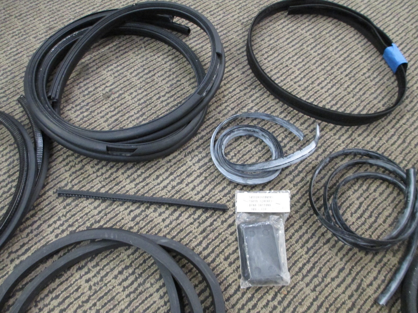 Ferrari 365 GT4 Daytona - Rubber / Gasket / Seal Set