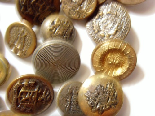29 vintage antique metal collector buttons lot heraldic uniform etc 52368 - Picture 5 of 9
