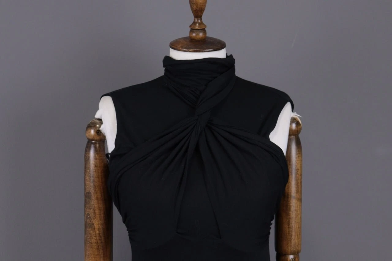 Abito corto da sera GIANNI VERSACE nero senza maniche asimmetrico taglia 6