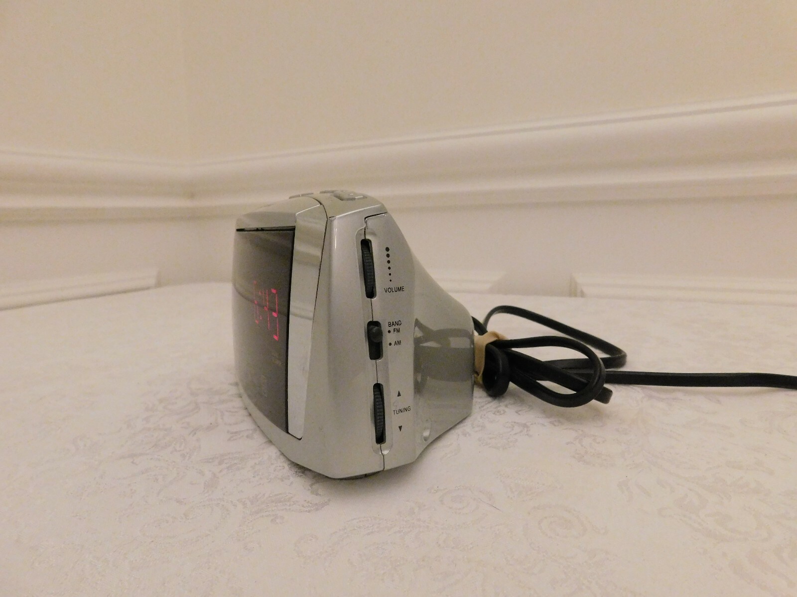 Emerson Research SmartSet AM/FM Clock Radio CKS-5055S Automatically ...