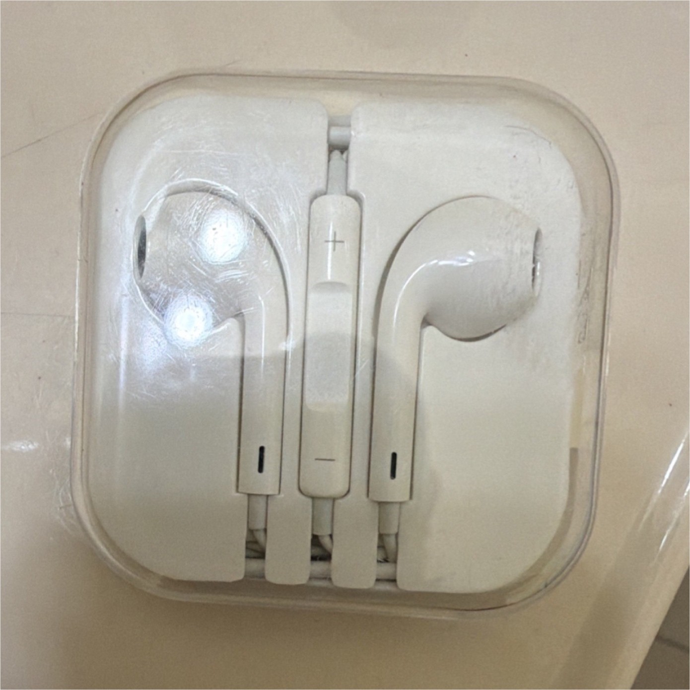 Chargrs White In-Ear Earbud Headset 3.5mm Jack Volume Contro