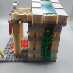 LEGO City Museum Break-In (60008).  Mini Figs. Museum And Escape Car