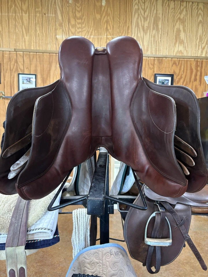 Bates All Purpose Saddle For Sale. 17.5 Inches. Excelled used Condition - Image 2 of 3