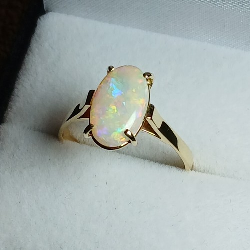 Vintage Stamped 9ct Yellow Gold & Solid Australian Opal Ring