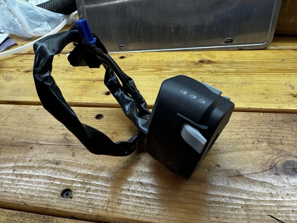 KTM 原始设备制造商 390 左侧组合开关 JG401424 95811070000 — 第 3/4 张图片