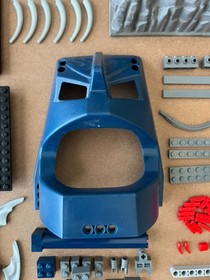 LEGO BIONICLE: Piraka Stronghold (8894) - READ DESCRIPTION!