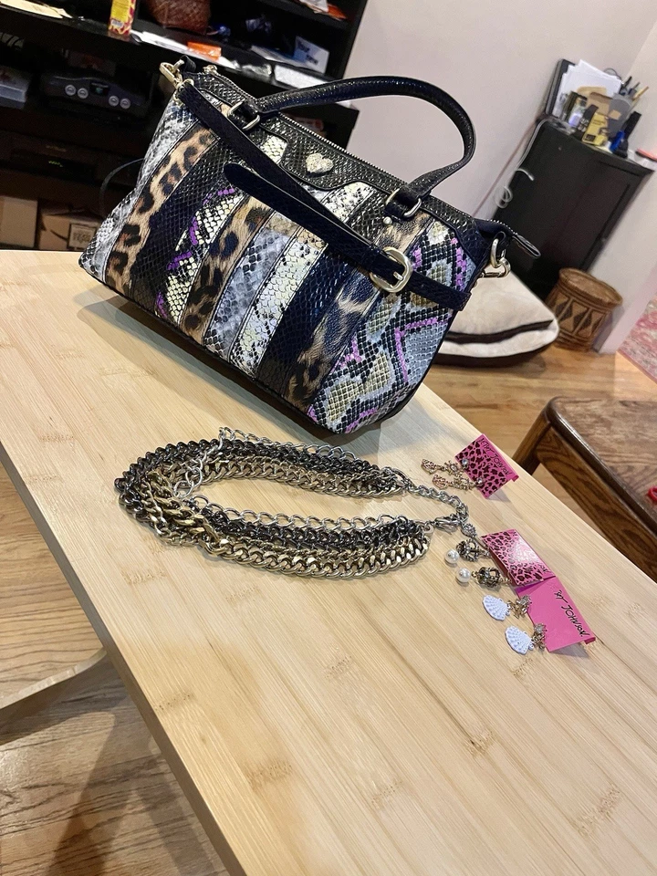 Betsey Johnson Crossbody Tote, /w Jewelry Necklace&3pairsEarrings,FreeS/h - Image 2 of 4