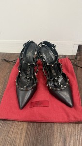 Valentino Garavani Rockstud Pumps Size 39 Black Leather Gunmetal Studs