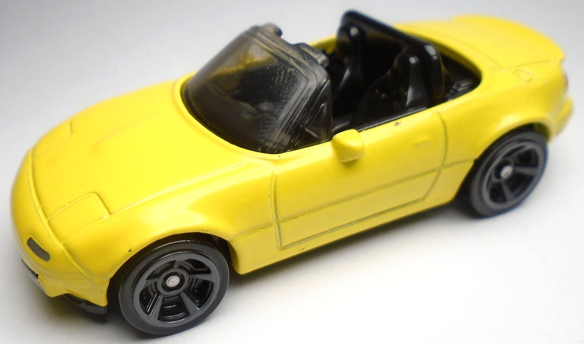 2020 HOT WHEELS '91 MAZDA MX-5 MIATA CONVERTIBLE YELLOW 1:64 DIECAST 2 5/8" CAR