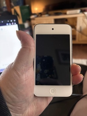 Apple iPod touch 4th Generation White (32 GB) - Good Condition