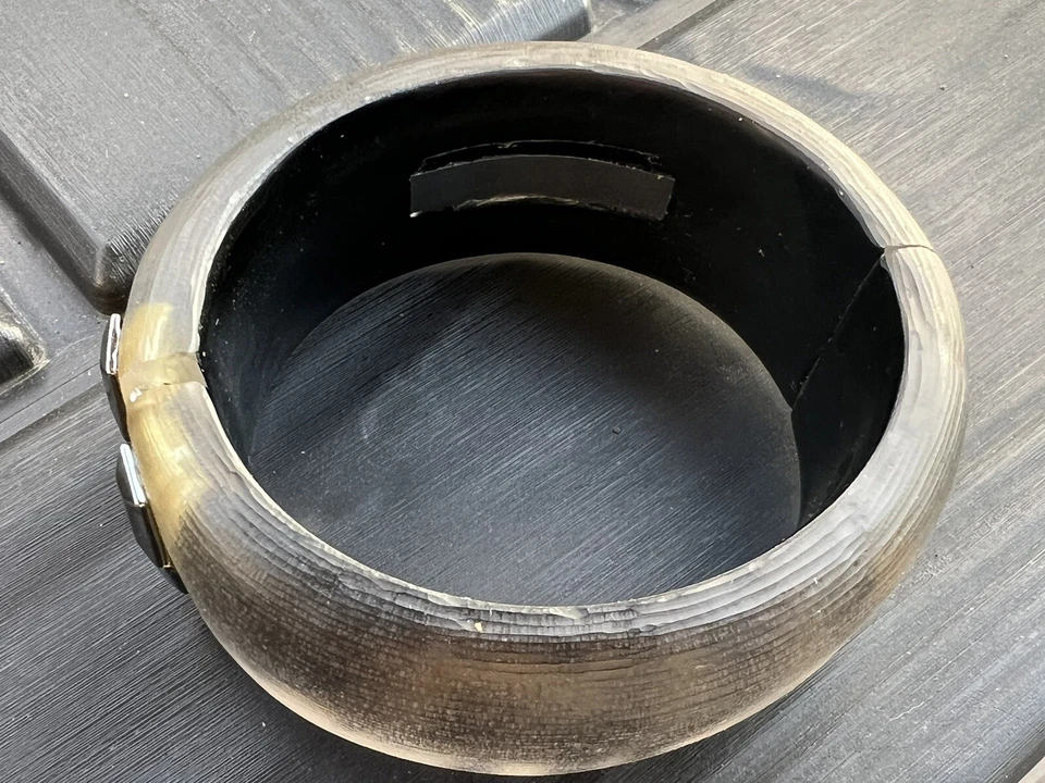 Brazalete abrazadera rara ALEXIS BITTAR animal estampado leopardo negro lucite con bisagras Foto 4 de 4