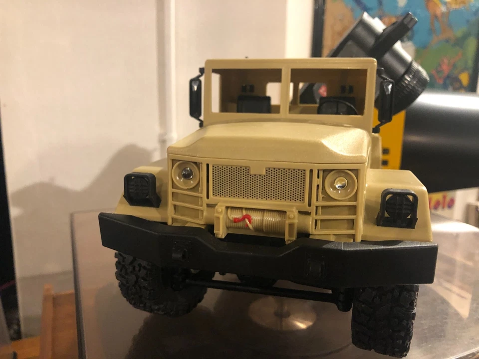 Camion Militare americano Radiocomandato 4x4 scala 1/16 con Luci beige 2.4Ghz - Immagine 2 di 4