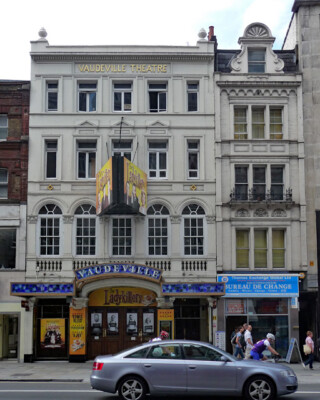 FOTO LONDON VAUDEVILLE THEATER STRAND VON C.J. PHIPPS 1890-91 WER DIE SH wiederverwendet
