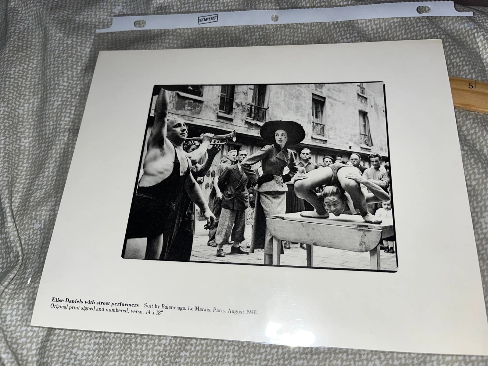 Abito Balenciaga Stampa Foto Moda Pubblicità: Elise Daniels La Marais Paris