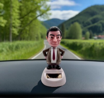 MISTER BEAN Tanzende solarbetriebene Figur Wackelkopf - Auto Home Office - NEU
