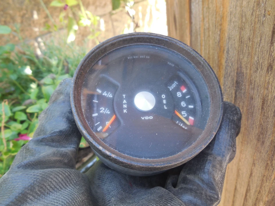 Porsche 911 Fuel Oil Gauge Date Stamp 11.71    91164120200 - Image 2 of 4