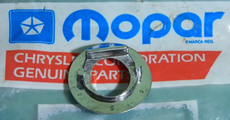Moldura de antena NOS Mopar 1965-1966 Dodge Polara, Mônaco, 2580402 - Imagem 2 de 2