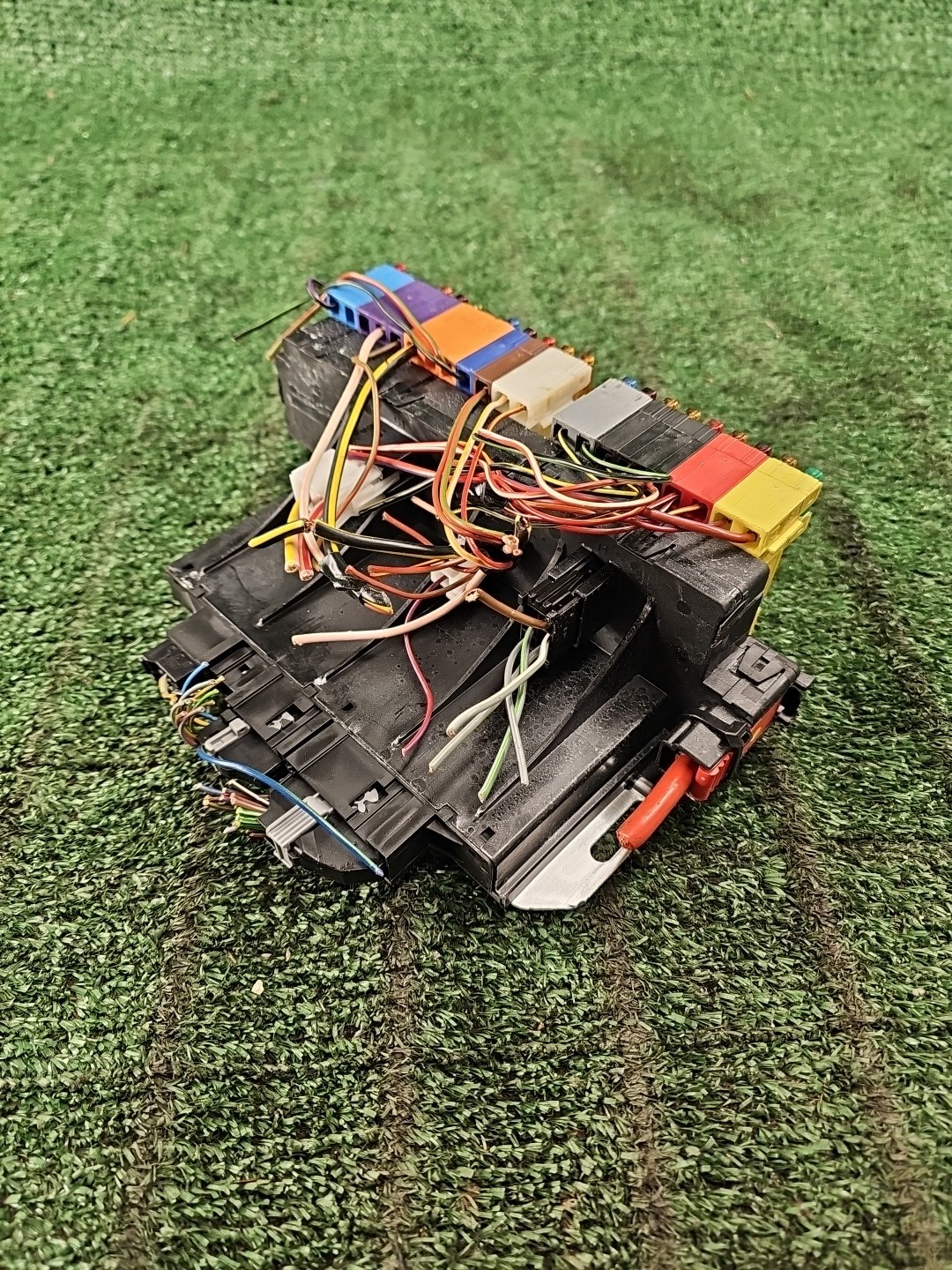 03-12 Mercedes R230 SL500 SL600 Front Left Fuse Box Control Module Oem