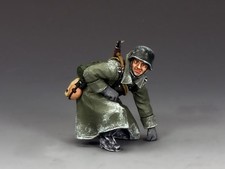 KING AND COUNTRY BBG075 BBG75 CROUCHING TANK RIDER BATTLE OF THE BULGE WWII 1:30