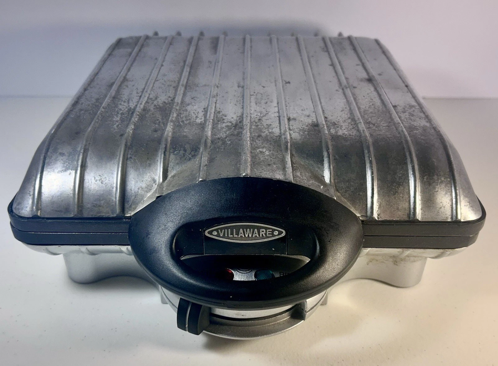VillaWare Uno Belgian Waffle Maker Model 2001 4 Square Waffle Iron 1200W Working