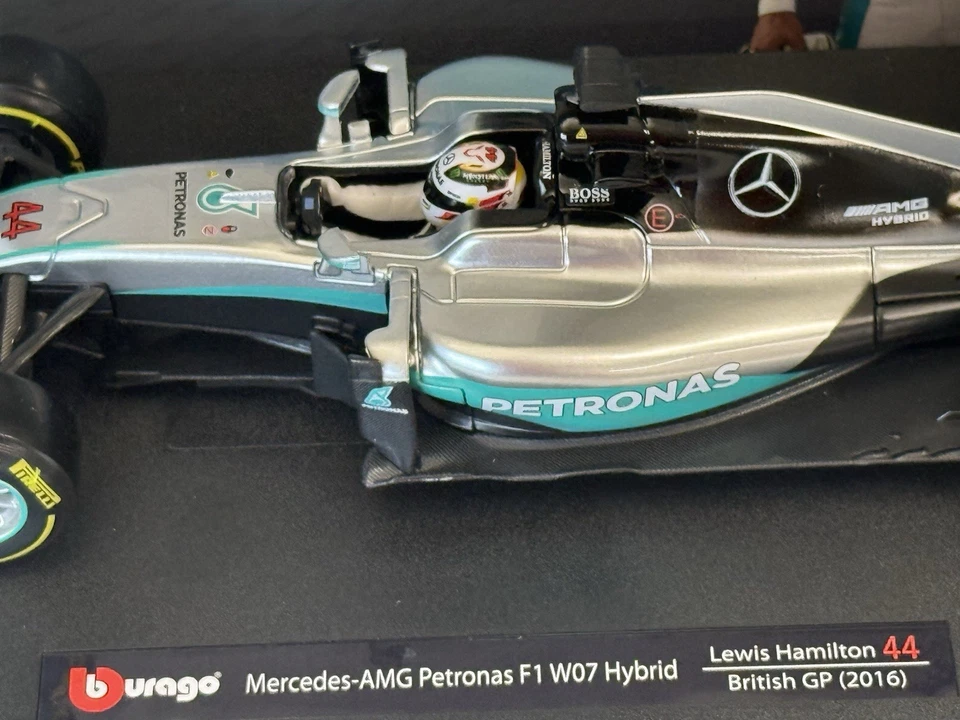 Bburago 18001LH 1/18 Scale Diecast Car - Image 3 of 4