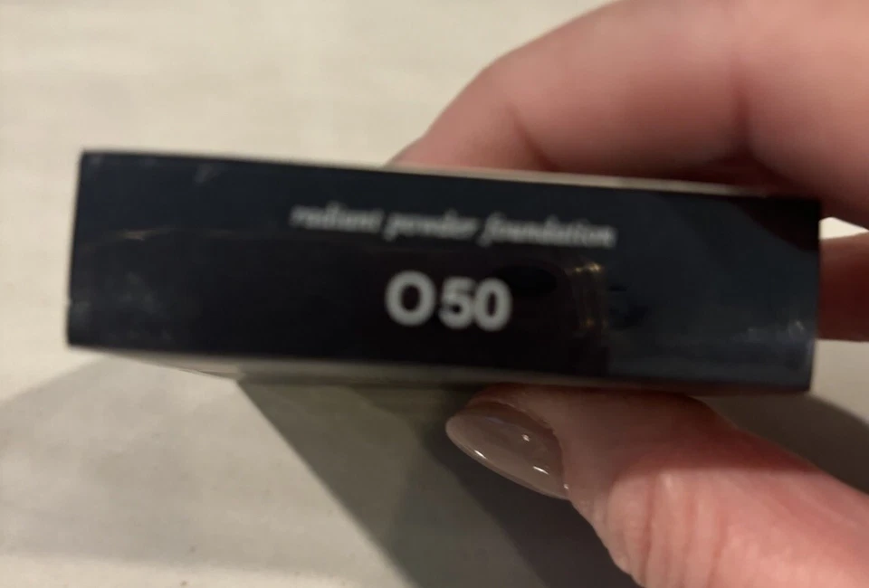 Base en polvo radiante Cle De Peau FPS 23 recarga O50 ~ tamaño 11 g / 0,38 OZ Foto 3 de 4