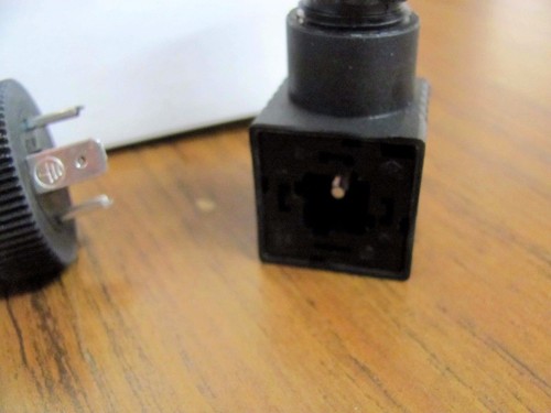 Trafag Sensor Controls ECT 8472 Industrial Pressure Transmitter - Picture 4 of 5