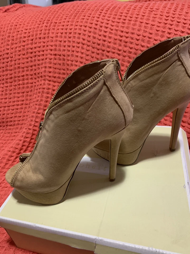 Botines WMNS color tostado talla 6,5 Foto 2 de 4