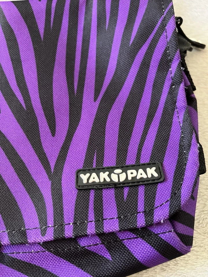 Bolso Bandolera Yak Pak Púrpura Rayas Cebra Nuevo Sin Etiquetas Foto 4 de 4