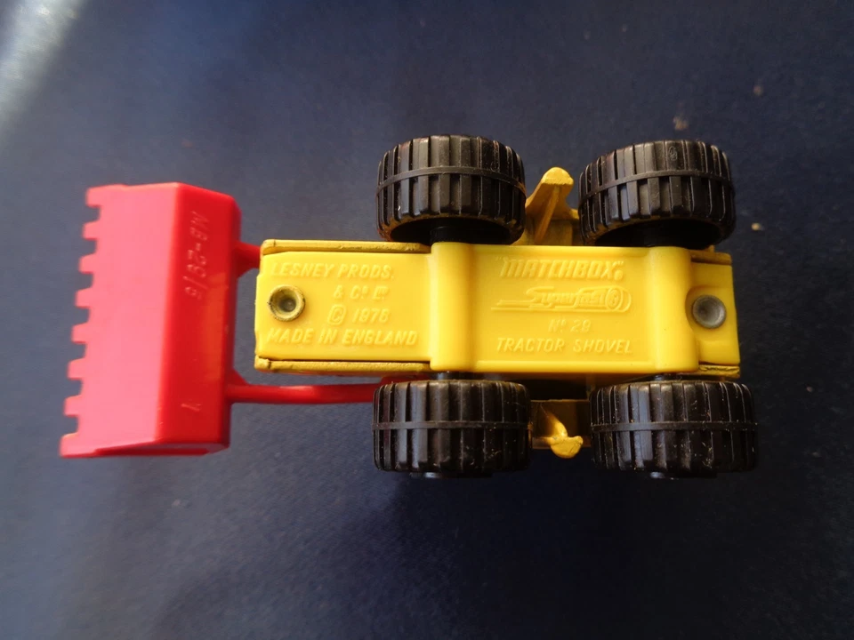 MATCHBOX COLLECT ALL 75 MODELS SUPERFAST LESNEY TRACTOR SHOVEL NUMERO 29 - Immagine 4 di 4