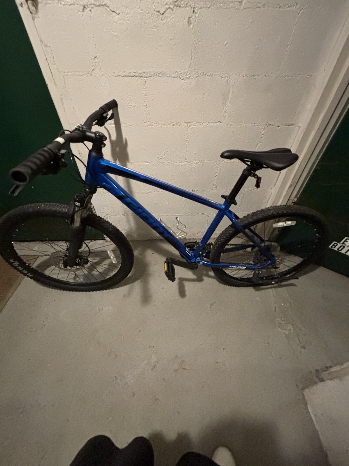 (Used) Giant Talon ATX 27.5 Inch Mountain Bike ~ Metallic Blue ~ Men’s ~ Used/Rear Flat (360.00 USD) (Used) Giant Talon ATX 27.5 Inch Mountain Bike ~ Metallic Blue ~ Men’s ~ Used/Rear Flat (360.00 USD)