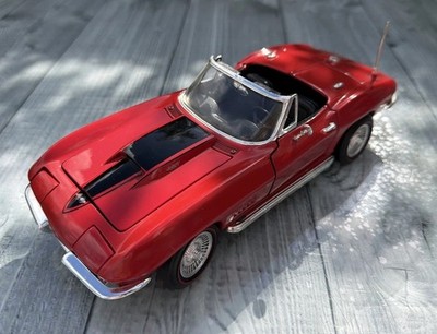 Ertl Chevrolet Corvette Sting Ray L71 Convertible 1967 Rally rot 1:18 Diecast