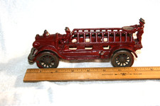 Excelent Condition 1930s cast iron fire truck / ladder truck