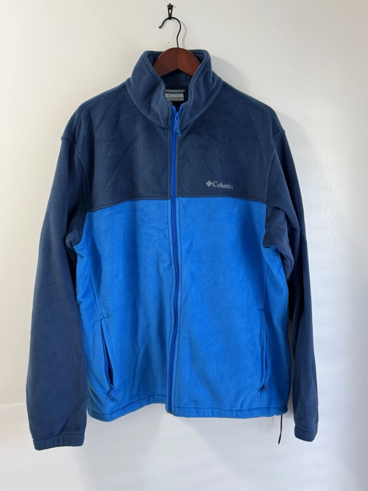 Columbia Fleece Jacket, dark blue/light blue size XL , good condition